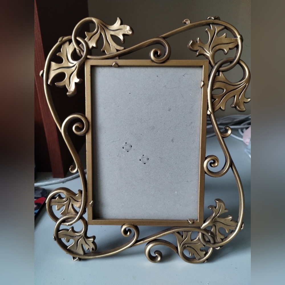 Metal picture frame 4.5 x 6.5 approximately